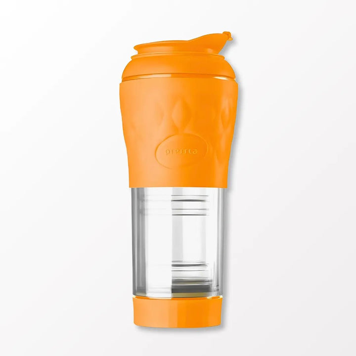 Cafeteira Portátil da Marca Pressca na cor Laranja sobre fundo neutro