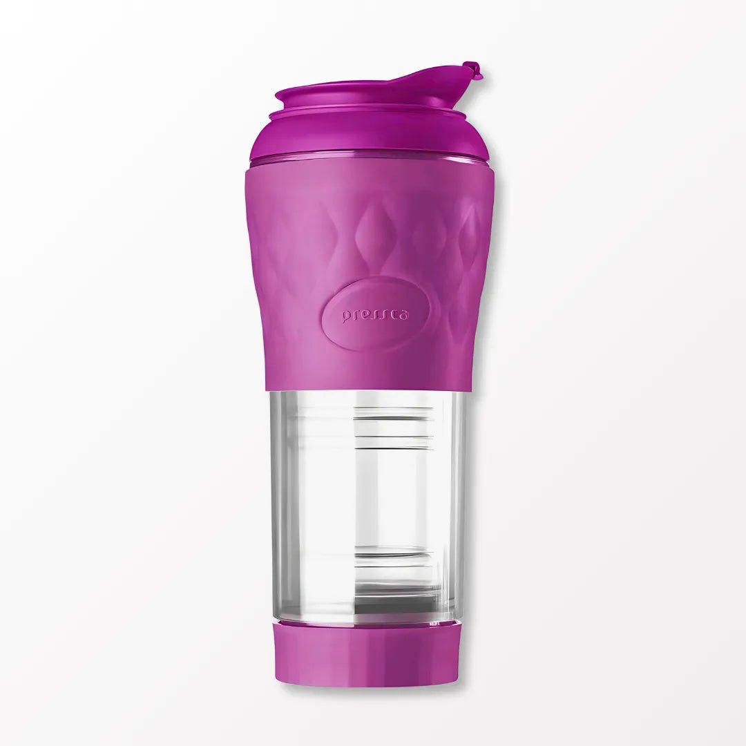 Cafeteira Portátil da Marca Pressca na cor Rosa sobre fundo neutro