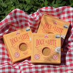 Várias caixas de doce de leite com ameixa posicionadas como kit presente.