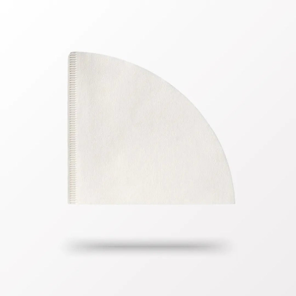 Filtro de Papel para café especial modelo cônico tamanho 102 flutuando sobre fundo branco