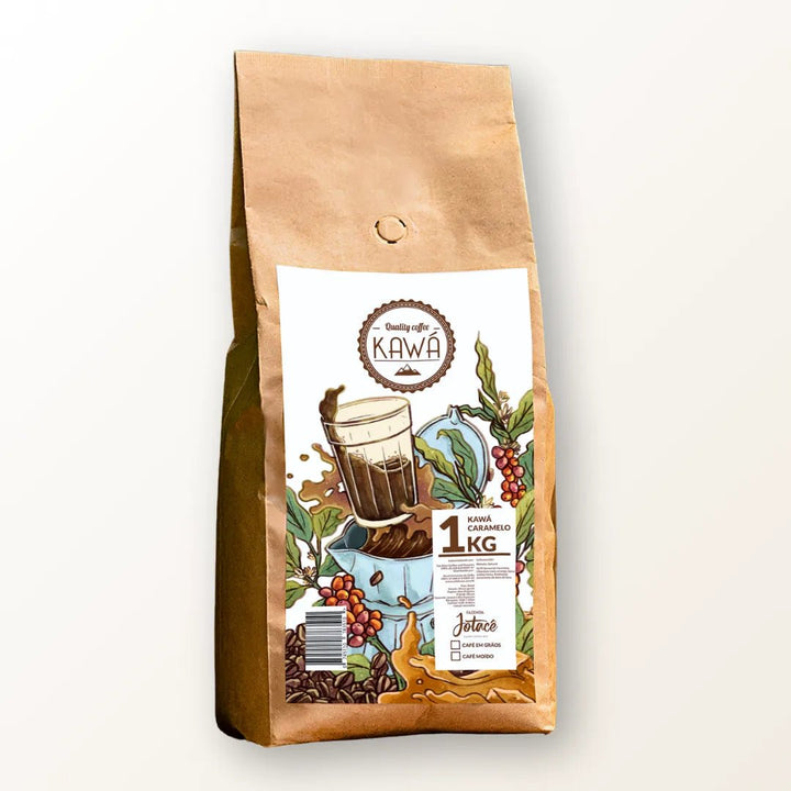 Pacote de 1Kg do Café Naturalmente Doce Kawá Caramelo com um fundo branco
