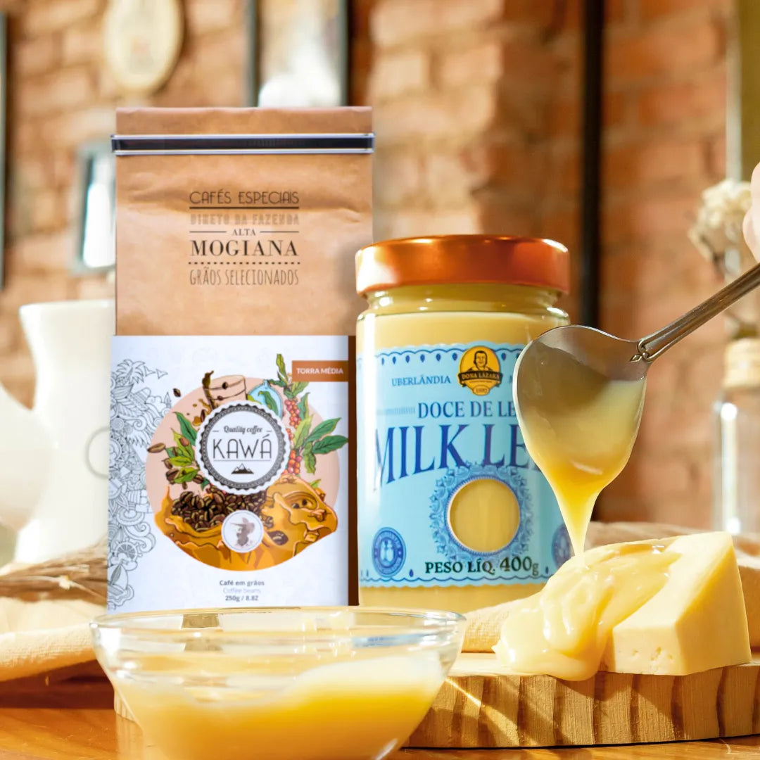 Kawá Caramelo e Doce de Leite Milk Leite na mesa, com café servido.