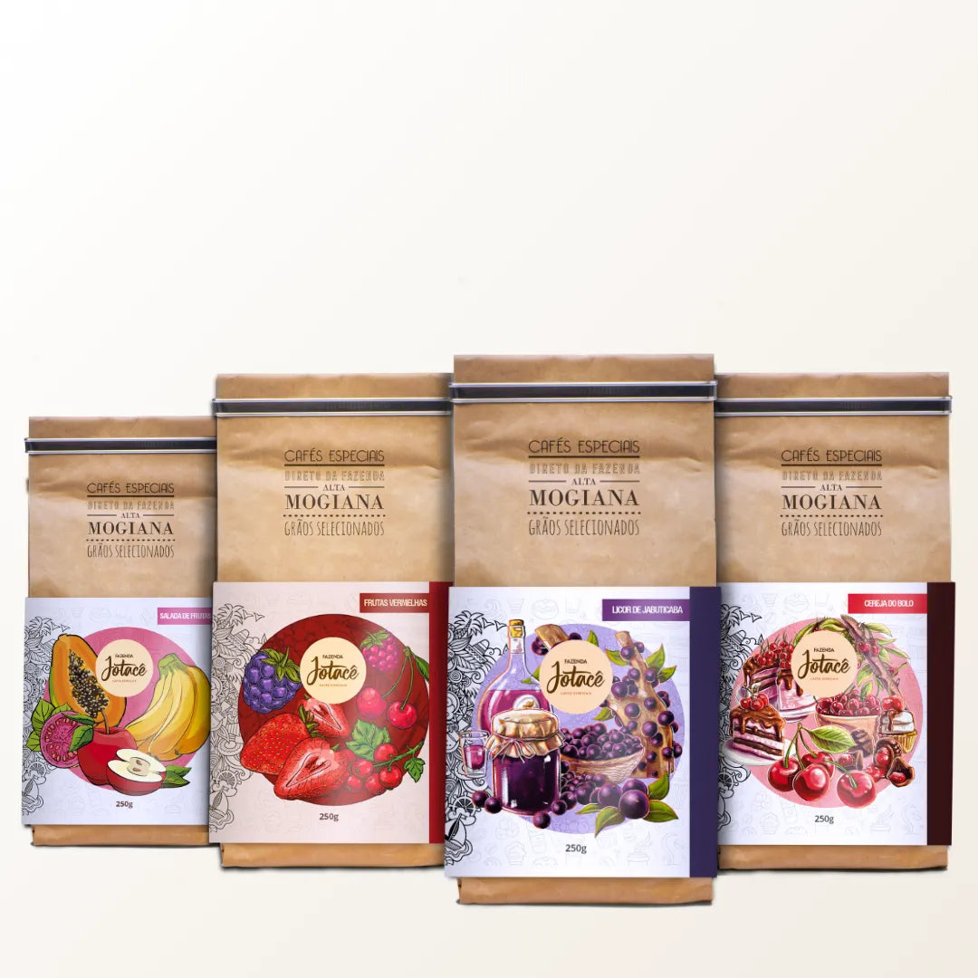 Seleção de pacotes de café da Fazenda Jotacê incluindo o Licor de Jabuticaba, Cereja do bolo, Frutas Vermelhas e o Salada de Frutas.