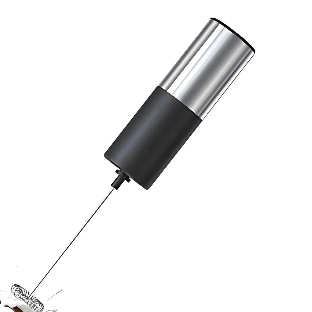 Mini Mixer Elétrico da Mimo Style com batedor de aço inox em fundo branco.