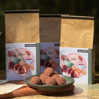 Café especial Trufa de Chocolate 250g da Alta Mogiana servido ao lado de trufas em prato verde